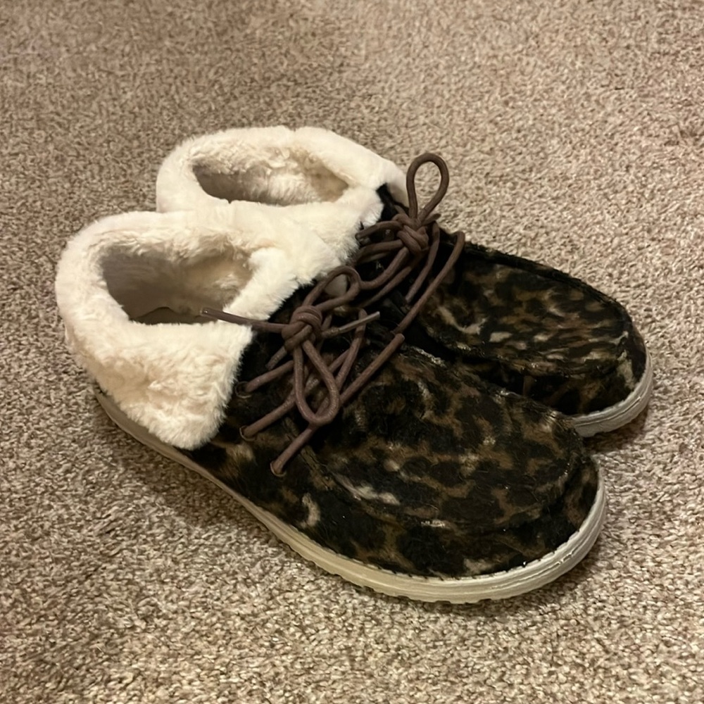 Hey Dude Britt Abstract Tan Leopard